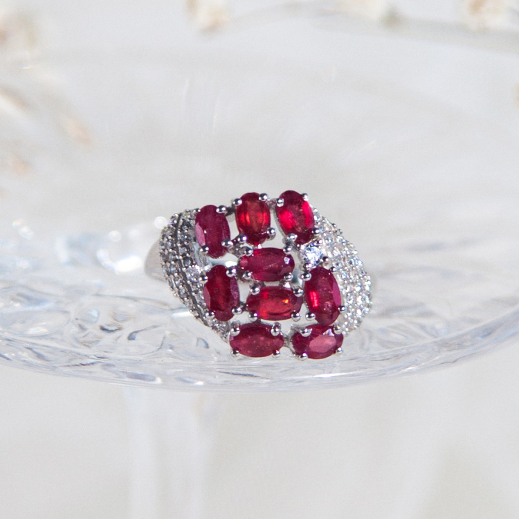 Серебряное кольцо с розовым корундом арт 26017