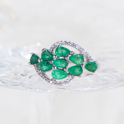Серебряное кольцо с зеленым бериллом натуральным арт 22557