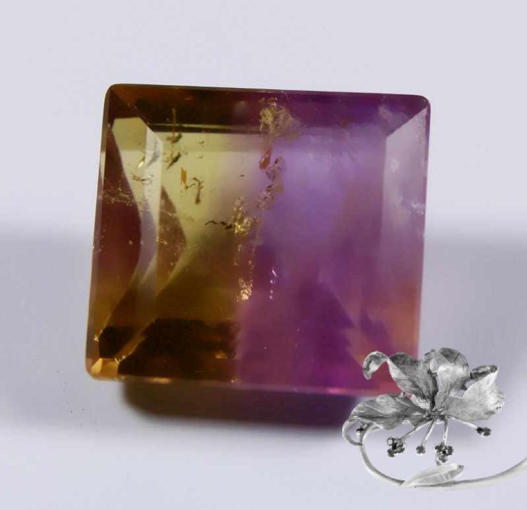 Купить Камень фиолетово-золотистый Аметрин натуральный 17.25 карат арт.10515 в ZLATO