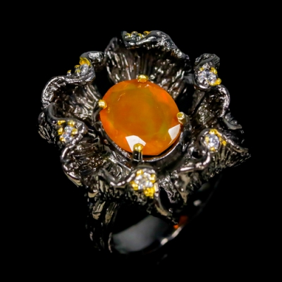 Серебряное дизайнерское кольцо с натуральным огненным опалом арт 33324