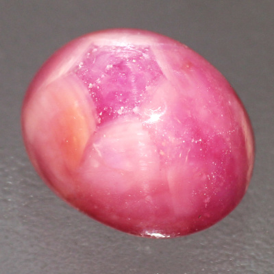 Камень звездчатый розовый корунд натуральный 6.20 карат арт 8874
