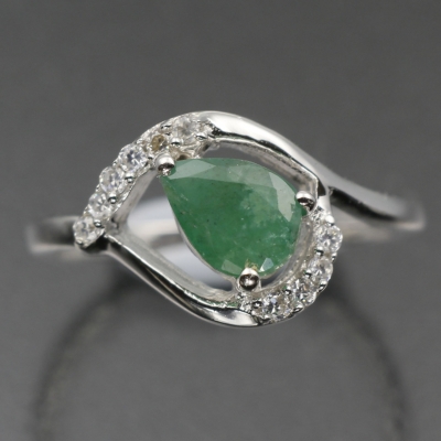 Серебряное кольцо с зеленым бериллом натуральным  арт.  27081