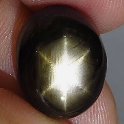  Камень черный звездчатый сапфир натуральный 12.82 карат арт 27942