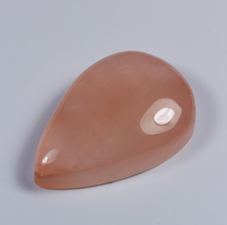 Камень розовый Кварц натуральный 28.60 карат арт. 10571