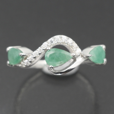 Серебряное кольцо с зеленым бериллом натуральным арт.  27088