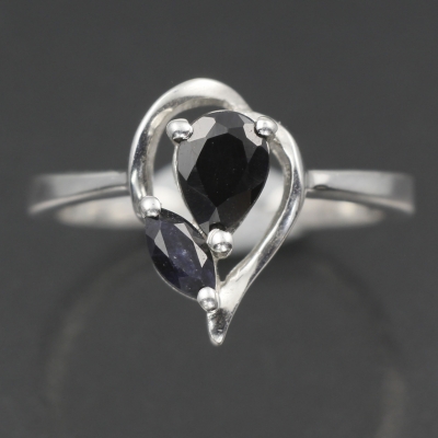 Серебряное кольцо с синим корундом натуральным арт. 27145