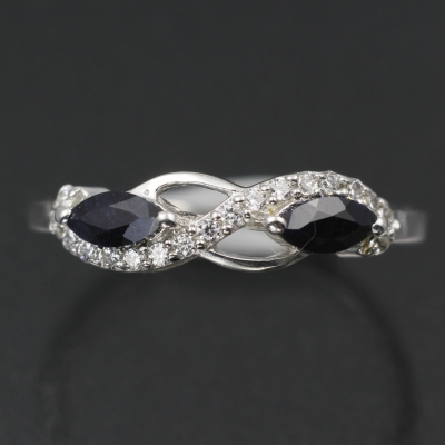 Серебряное кольцо с синим корундом натуральным арт. 27103