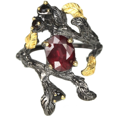 Серебряное кольцо с розовым корундом арт 28117