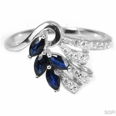 Серебряное кольцо с синим корундом натуральным арт 27459