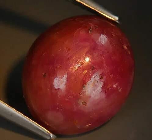  Камень розовый звездчатый корунд натуральный 7.00 карат арт 26182