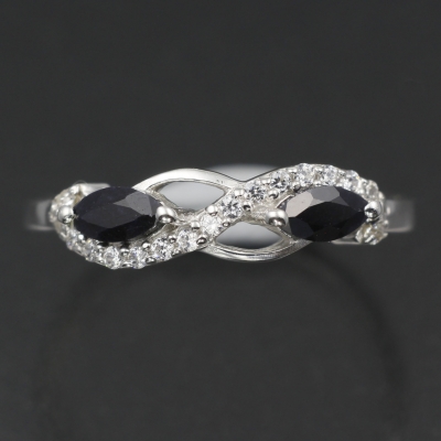 Серебряное кольцо с синим корундом натуральным арт. 27170