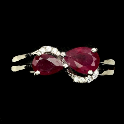 Серебряное кольцо с розовым корундом арт 26052