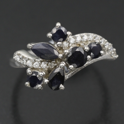 Серебряное кольцо с синим корундом натуральным арт. 27162