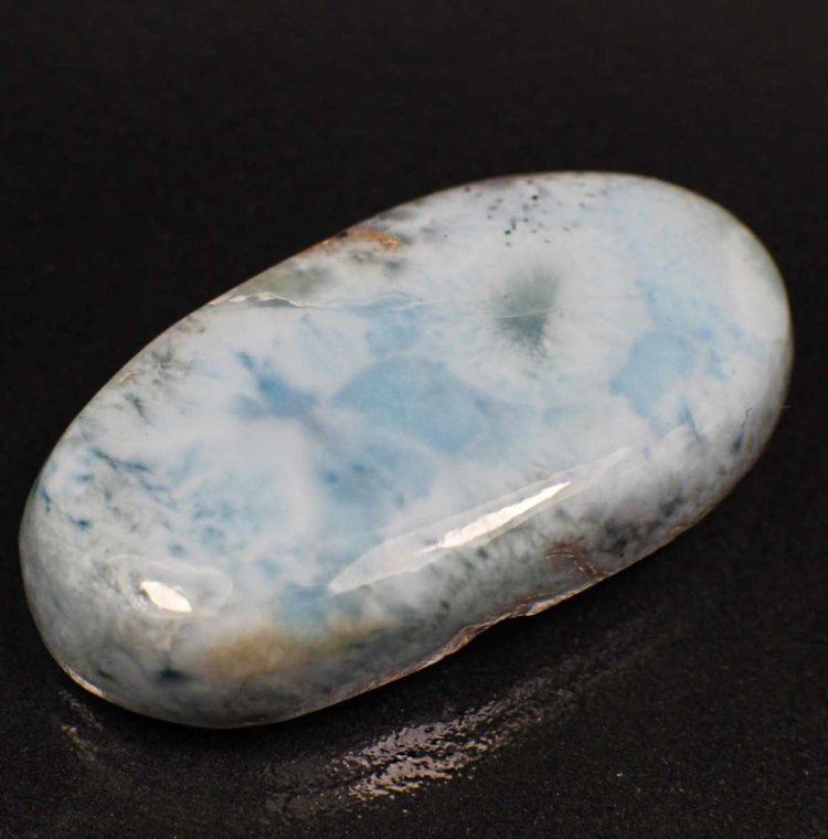 Ларимар камень купить. Голубой камень Ларимар. Ларимар камень синий. Ларимар обработанный. Название мраморных камней.