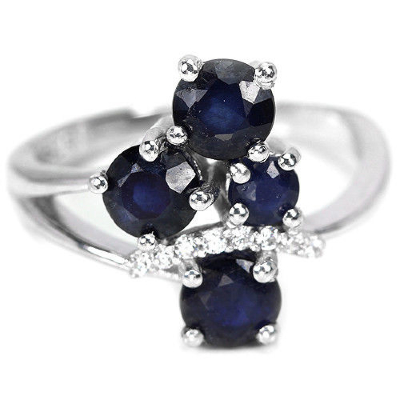 Серебряное кольцо с синим корундом натуральным арт 24382