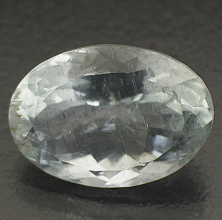 Камень Аквамарин натуральный 5.80 карат 14х10 мм овал арт. 10495