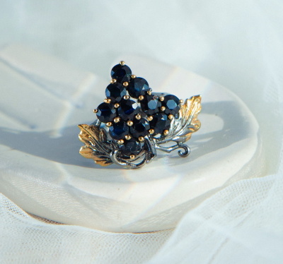 Серебряное кольцо с синим корундом натуральным арт 25107